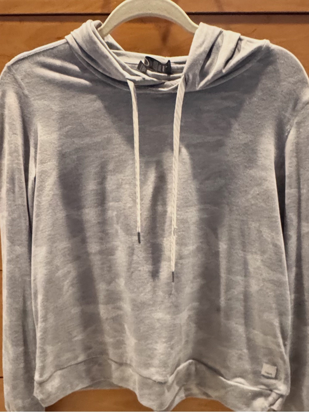 Vuori HALO 
Heather Gray Pullover hoodie with logo…